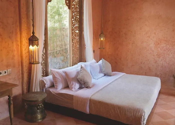 The Rose Moon -