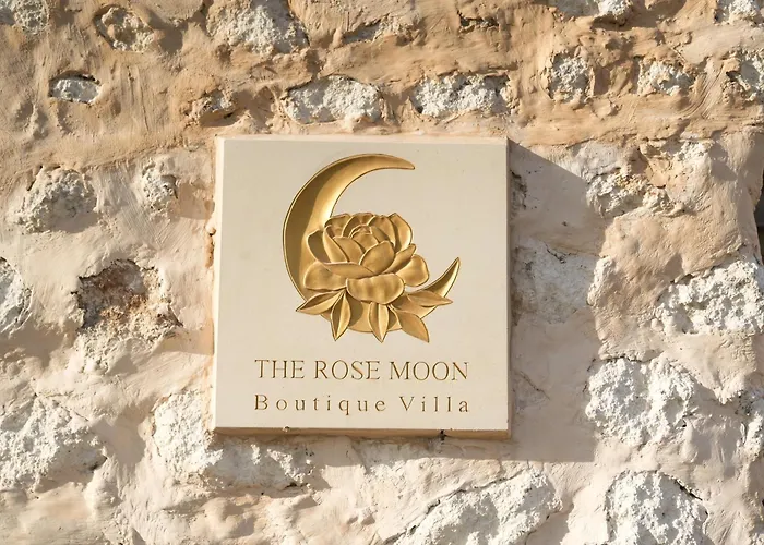 The Rose Moon - Uluwatu (Bali)